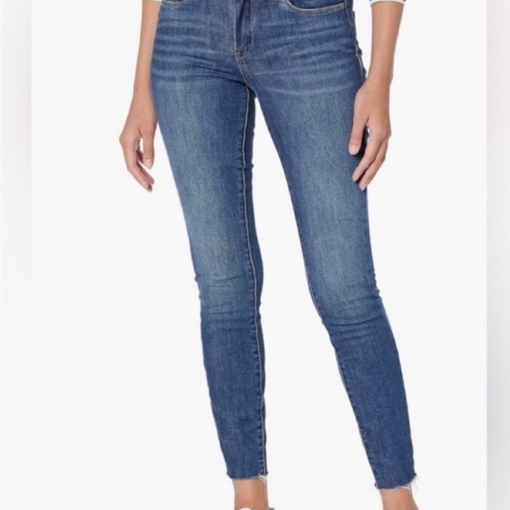 Blank NYC Women’s The Bond Jeans Mid Rise  Skinny. Size 29